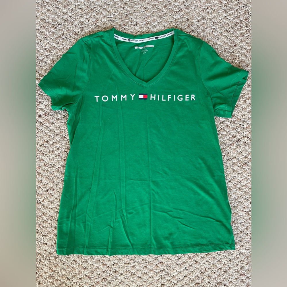 Women’s small Tommy Hilfiger t shirt. Never worn.